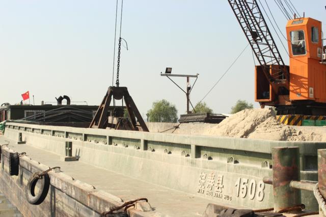 她是李幼斌的亲姐姐，国家一级演员，演过的